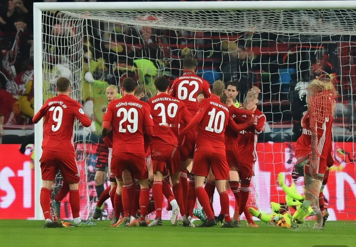 拜仁2:0美因茨，德甲激战锁定冠军希望(图3)